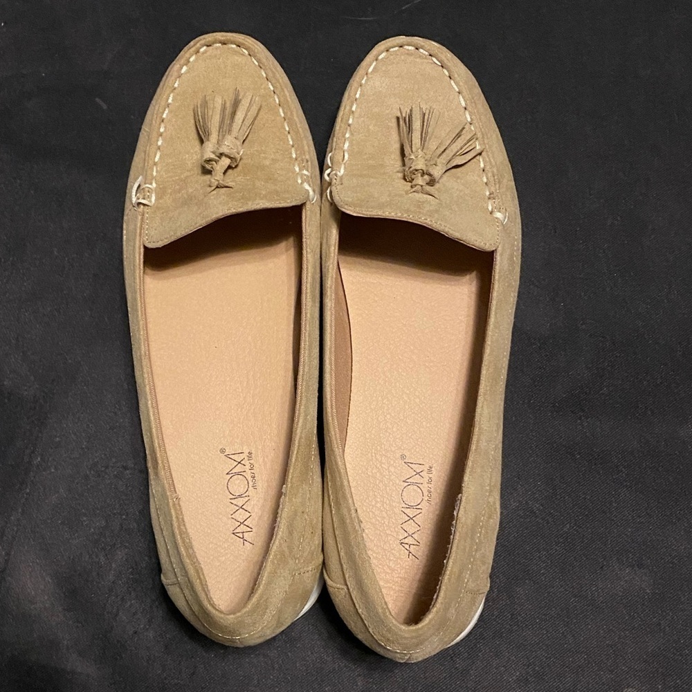 AXXIOM Tassle Loafers, Tan, 8.5 - Picture 3 of 7